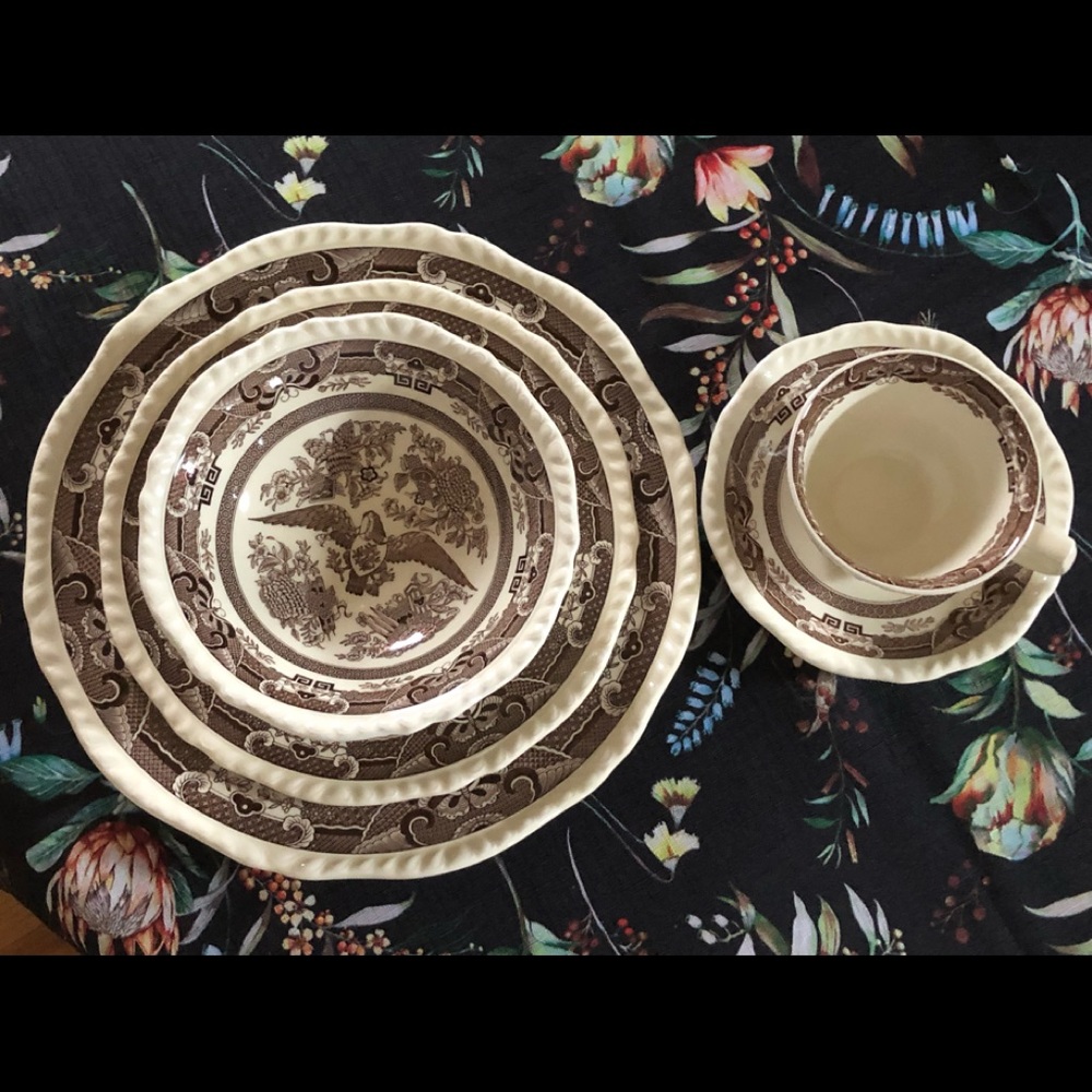 Wedgwood Independence brown creamware FIVE piece place setting 8 sets available